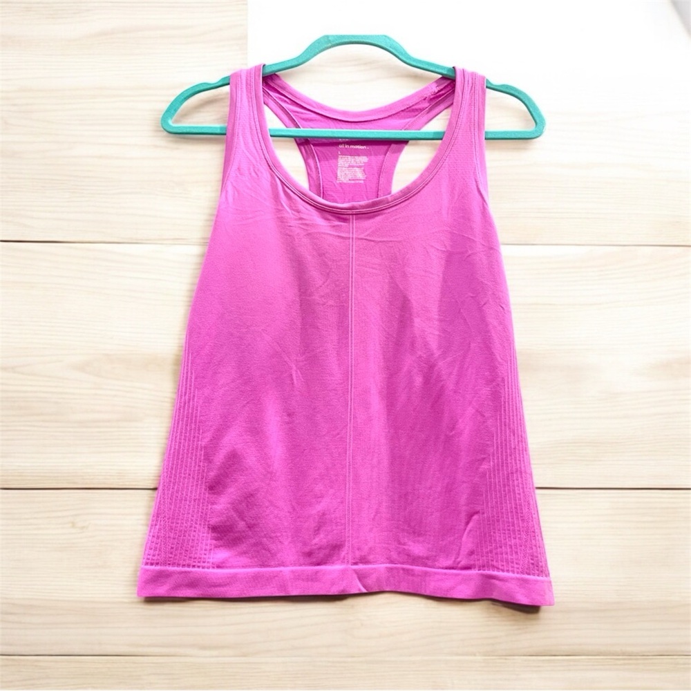 “All in Motion” Seamless Ribbed Racerback Cropped Tank - Picture 3 of 5
